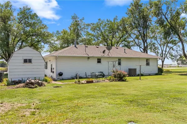 18955 E 54 HWY, Nevada, MO 64772