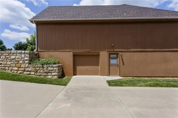 13770 Valleyview WAY, Bonner Springs, KS 66012