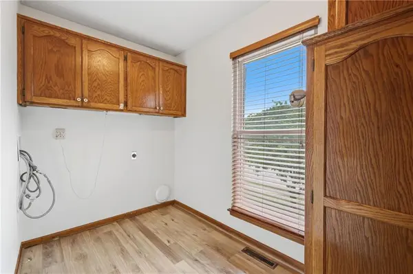 415 SE Bent Tree DR, Blue Springs, MO 64014