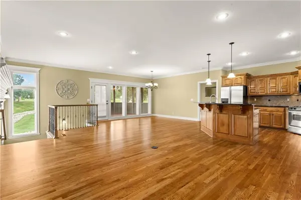 4701 Indigo Hills DR, Blue Springs, MO 64015