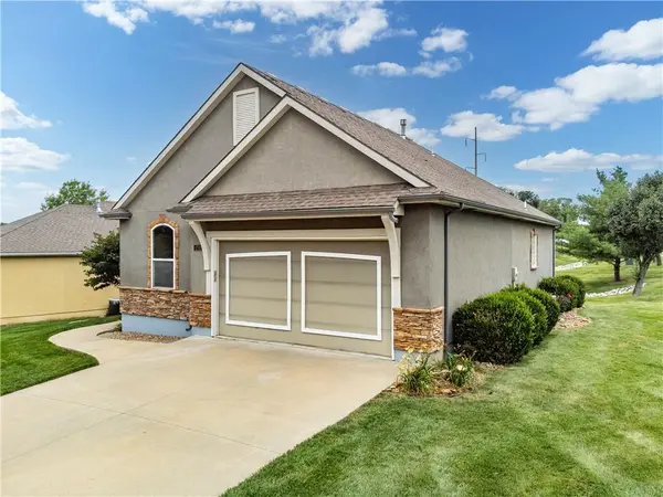 4701 Indigo Hills DR, Blue Springs, MO 64015