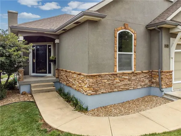 4701 Indigo Hills DR, Blue Springs, MO 64015