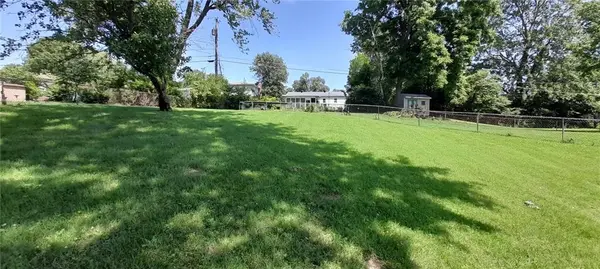 1604 NE 60th TER, Gladstone, MO 64118