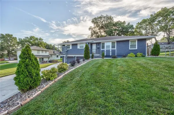 10717 McGee ST, Kansas City, MO 64114