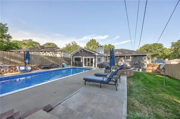 10717 McGee ST, Kansas City, MO 64114