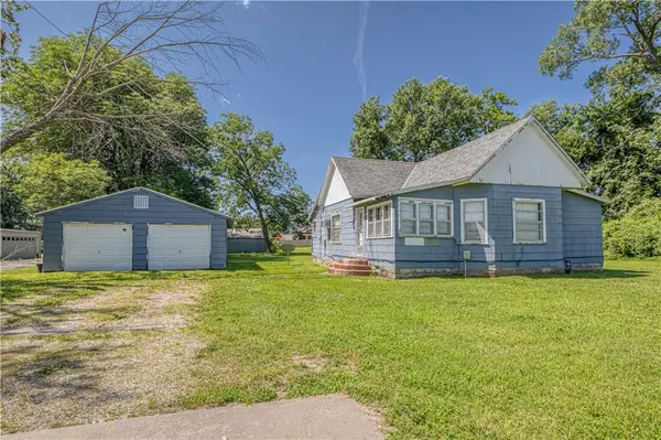 500 E McKay ST, Frontenac, KS 66763