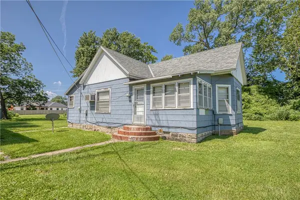 500 E McKay ST, Frontenac, KS 66763