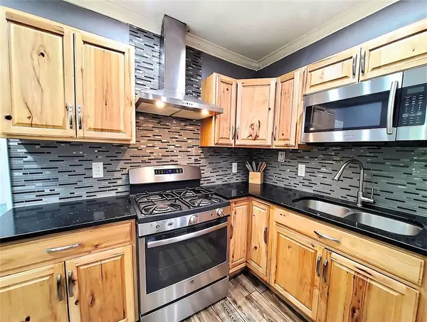 4401 Claudine LN, Kansas City, KS 66102