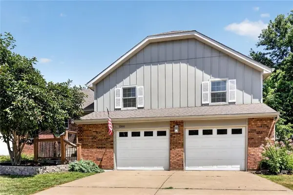 1200 E Layton DR, Olathe, KS 66061
