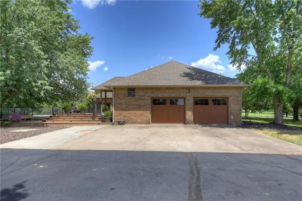 1426 E State Line RD, Baxter Springs, KS 66713