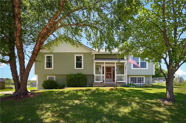 887 Glengera ST, Peculiar, MO 64078