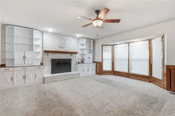 11724 Craig ST, Overland Park, KS 66210