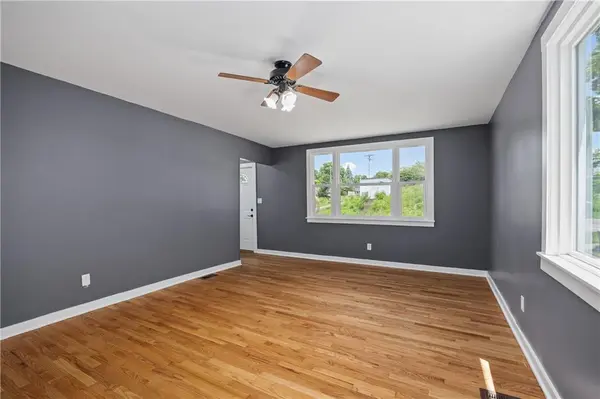 2302 S 15th ST, St Joseph, MO 64503