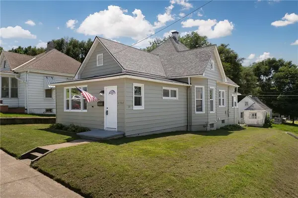 2302 S 15th ST, St Joseph, MO 64503