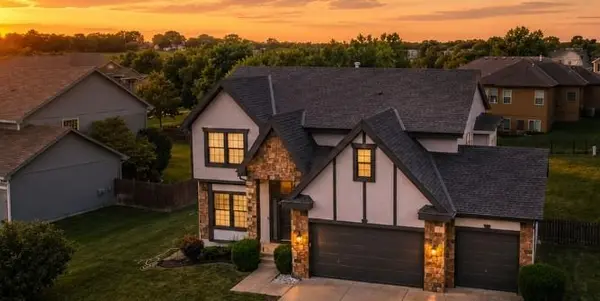1304 Aberdeen CIR, Raymore, MO 64083
