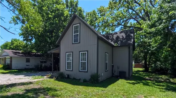 326 W 7th AVE, Garnett, KS 66032