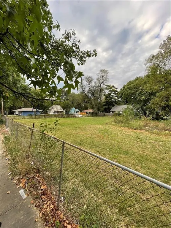 7039, 7041, 7043 College AVE, Kansas City, MO 64132