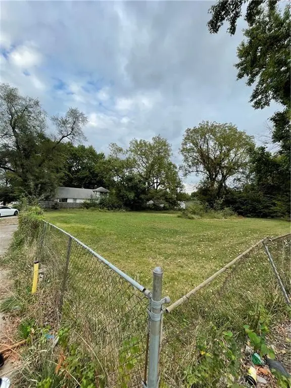 7039, 7041, 7043 College AVE, Kansas City, MO 64132