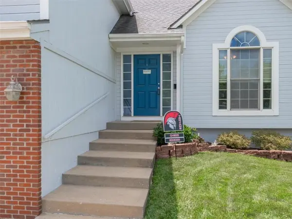 8812 N Cosby AVE, Kansas City, MO 64154