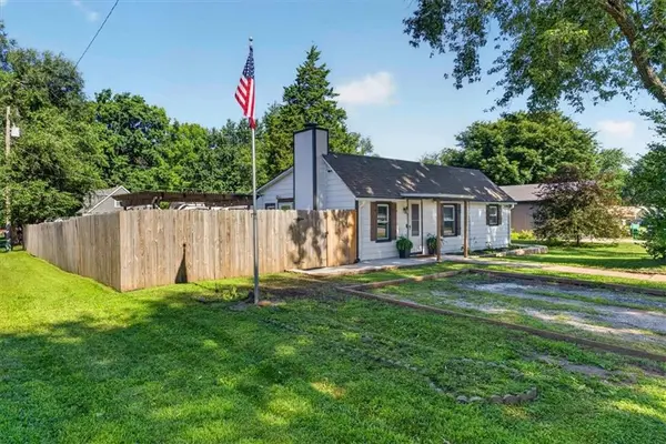 508 S Elm ST, Louisburg, KS 66053