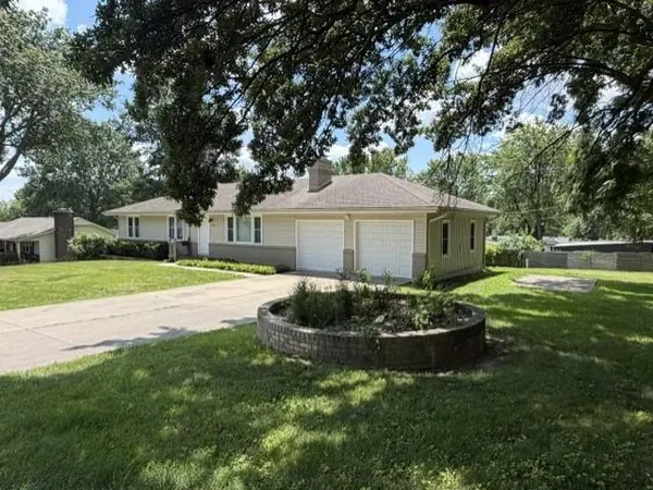 10201 W 69th ST, Merriam, KS 66203