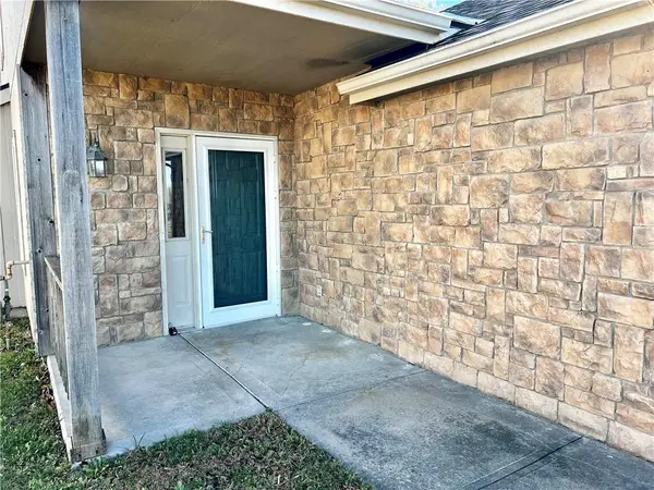 916 Eagle Ridge DR, Baldwin City, KS 66006