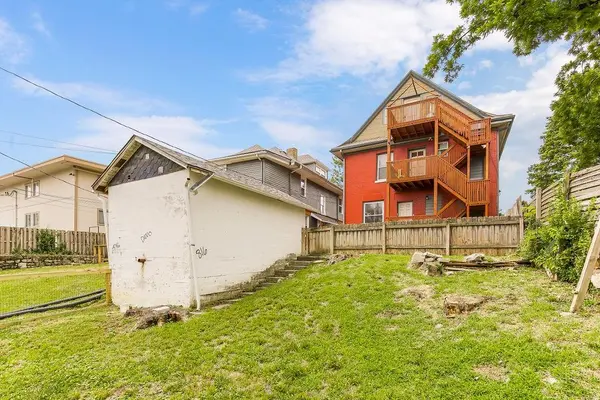 3949 Warwick BLVD, Kansas City, MO 64111