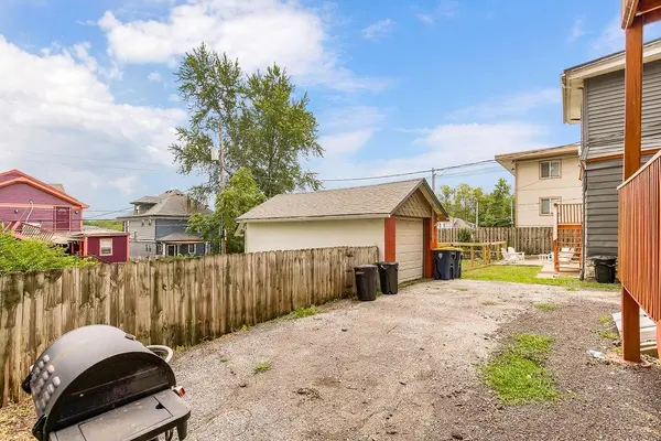 3949 Warwick BLVD, Kansas City, MO 64111