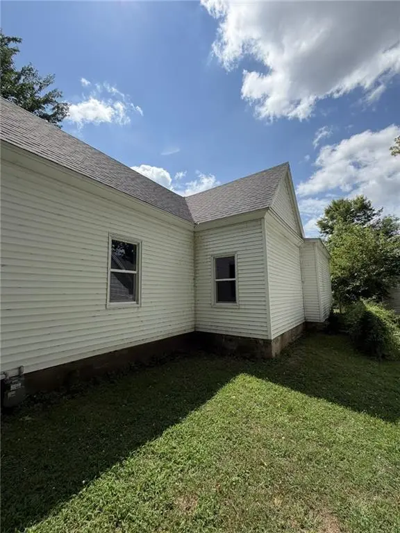 1022 E 9th ST, Sedalia, MO 65301