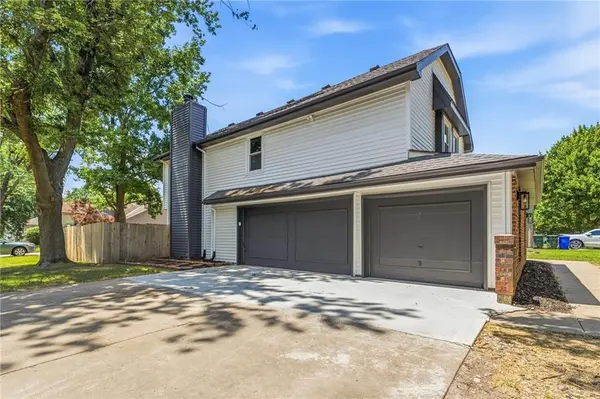 15529 W 146th ST, Olathe, KS 66062