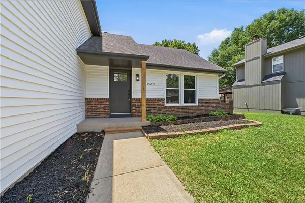 15529 W 146th ST, Olathe, KS 66062