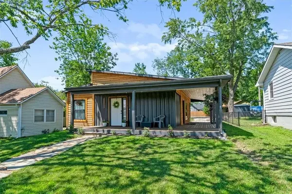 608 W Miami ST, Paola, KS 66071