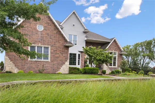 4631 S Country Club RD, Chanute, KS 66720