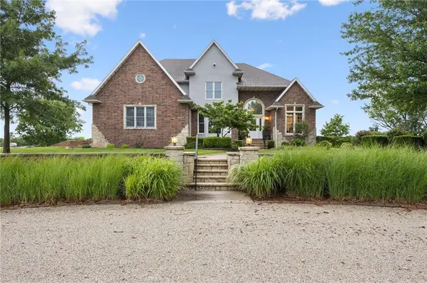 4631 S Country Club RD, Chanute, KS 66720