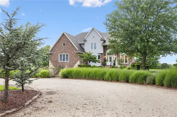 4631 S Country Club RD, Chanute, KS 66720