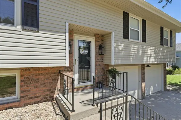 2309 S 17th ST, Leavenworth, KS 66048