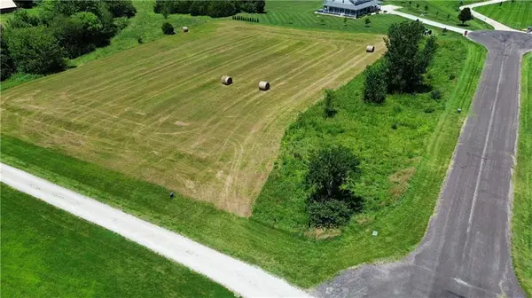 2448 SW Meadow Lake DR, Ottawa, KS 66067