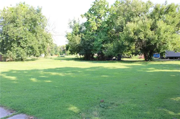 S Oak ST, Mulberry, KS 66756
