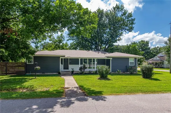 303 S Jefferson ST, Frontenac, KS 66763