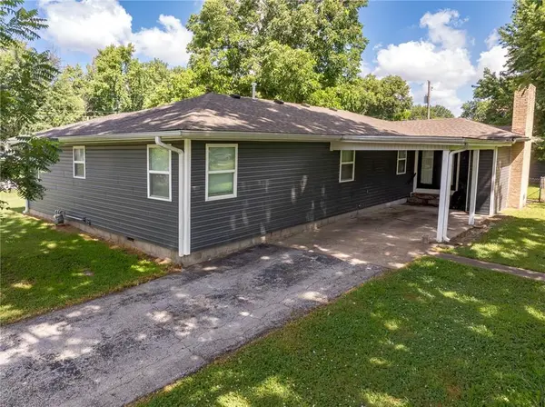 303 S Jefferson ST, Frontenac, KS 66763