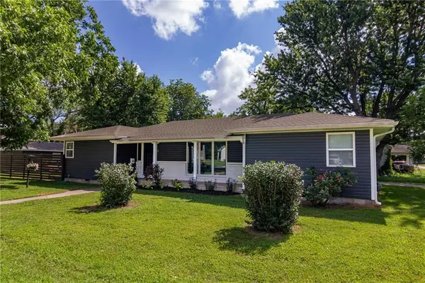 303 S Jefferson ST, Frontenac, KS 66763