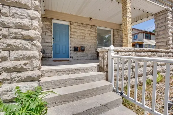 708 E 34th ST, Kansas City, MO 64109