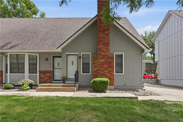 131 SW Donovan RD, Lee's Summit, MO 64063