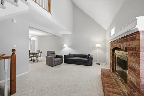131 SW Donovan RD, Lee's Summit, MO 64063