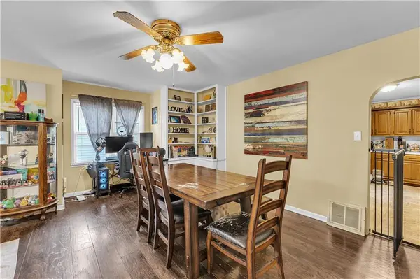 2918 N 9th ST, St Joseph, MO 64505