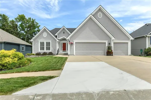 537 NE Topaz DR, Lee's Summit, MO 64086