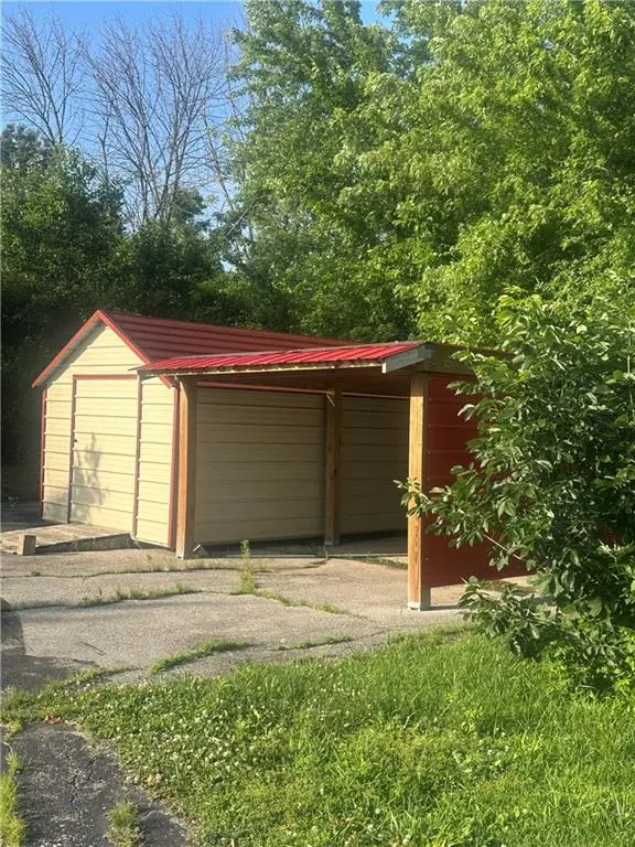 1099 NE 50 HWY, Knob Noster, MO 65336