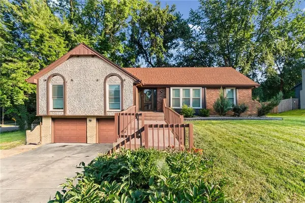 403 Kingsley AVE, Liberty, MO 64068