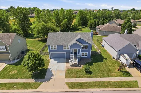 1501 N 6th ST #E, Louisburg, KS 66053