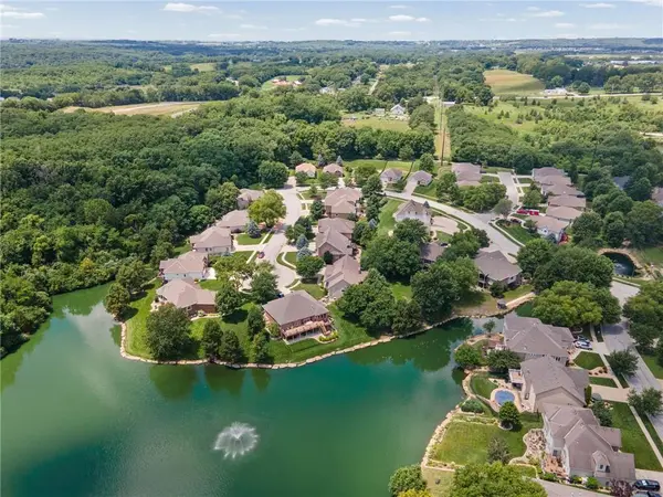 702 Bellerive CT, Lansing, KS 66043